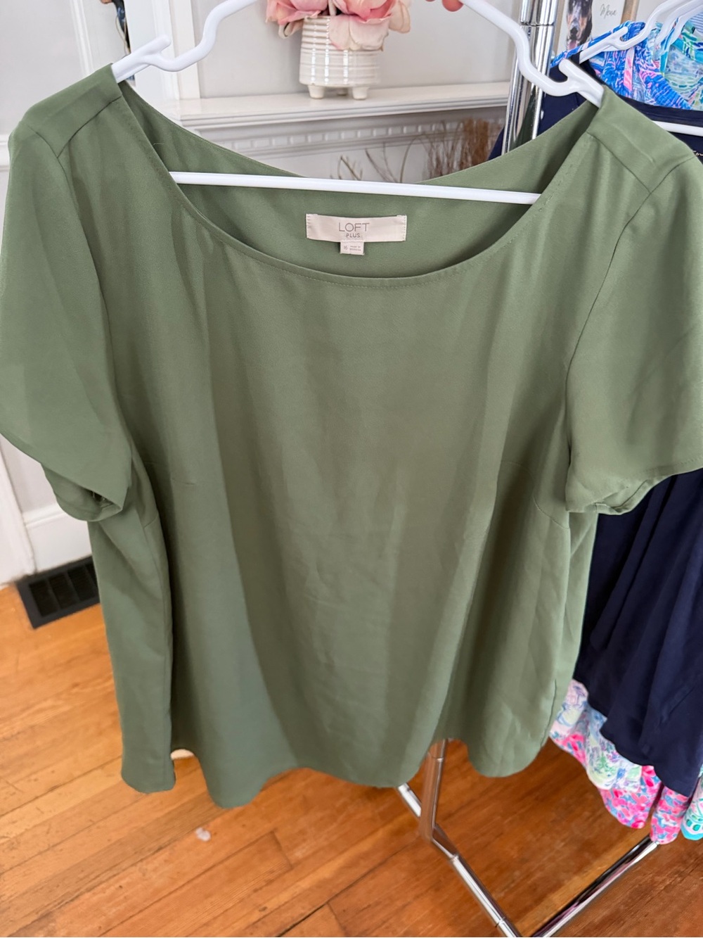 LOFT Olive Scoop Neck Short Sleeve Blouse